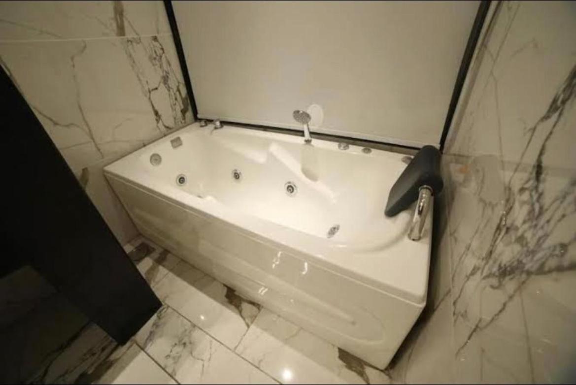 Grand Ittehad Boutique Hotel Лахор Екстер'єр фото